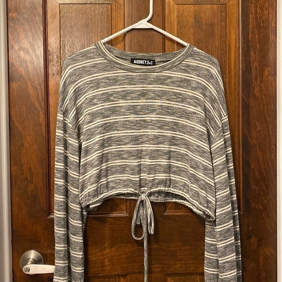 AUDREY 3 + 1 crop top. - Picture 5 of 6